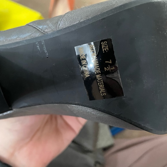 Heeled Boots with fold over accent - Picture 4 of 4